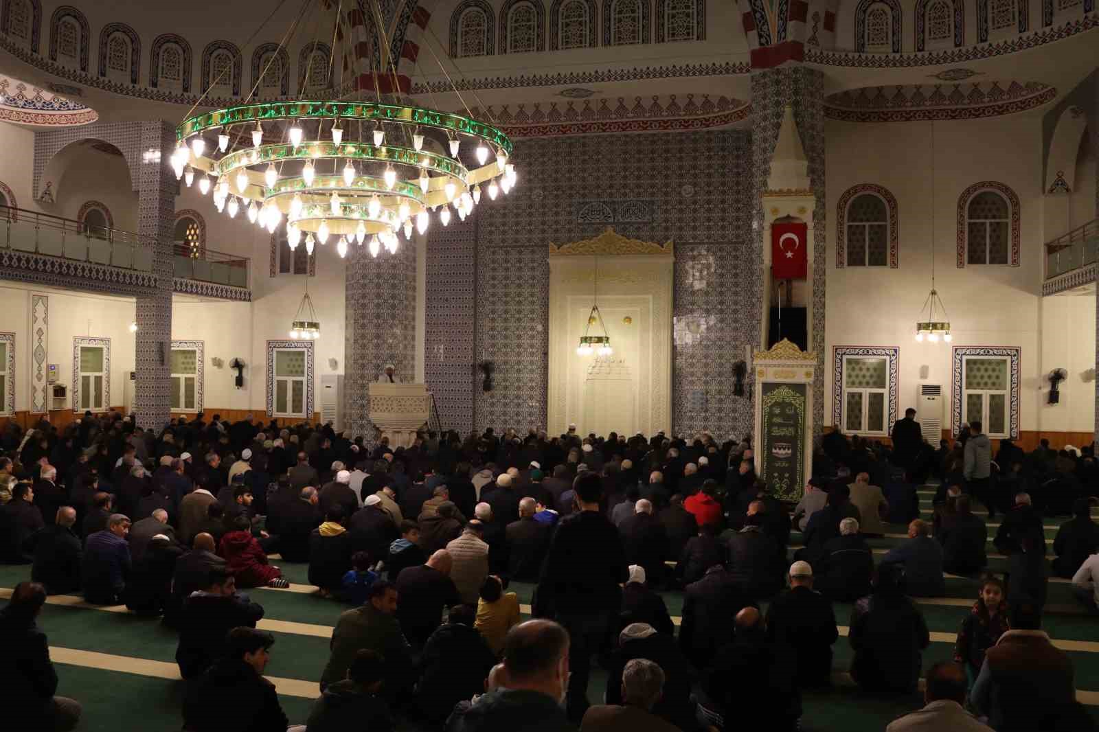 Depremde hayatını kaybedenler Adana’da dualarla anıldı
