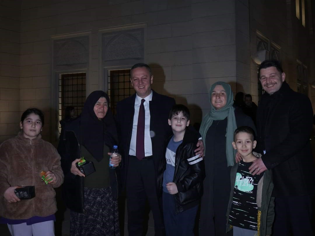 Başkan &Ouml;mer Selim Alan, vatandaşların kandilini kutladı
