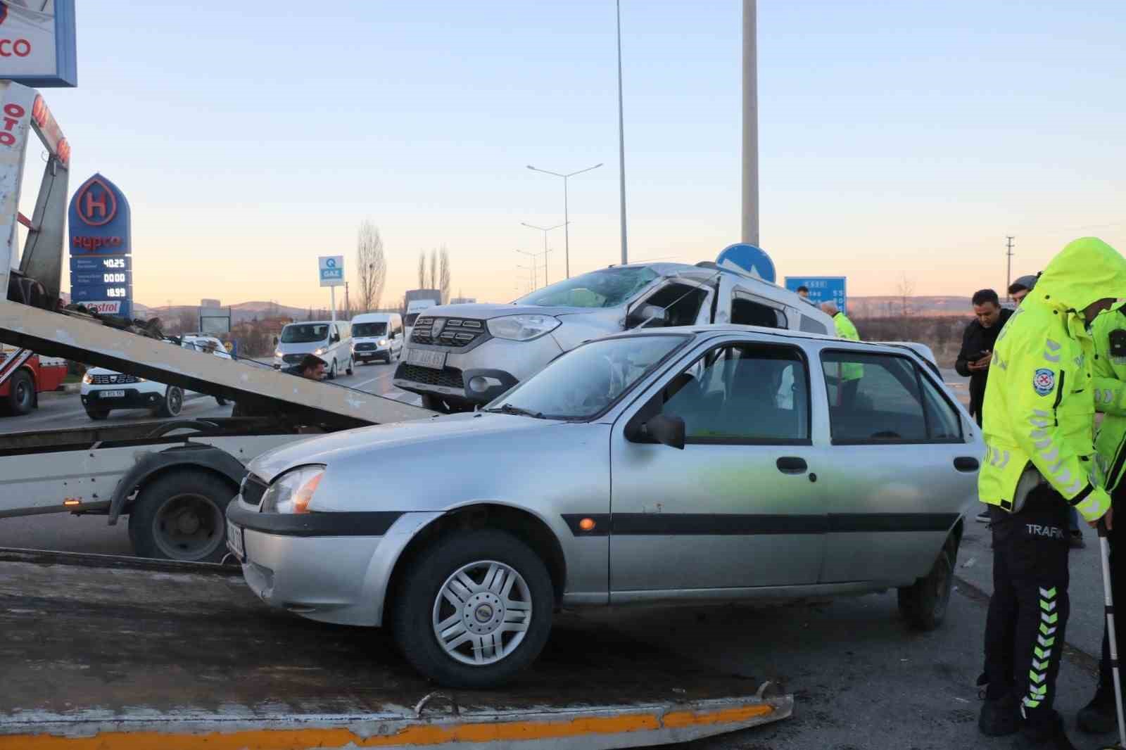 Afyonkarahisar’da zincirleme trafik kazası: 10 yaralı 