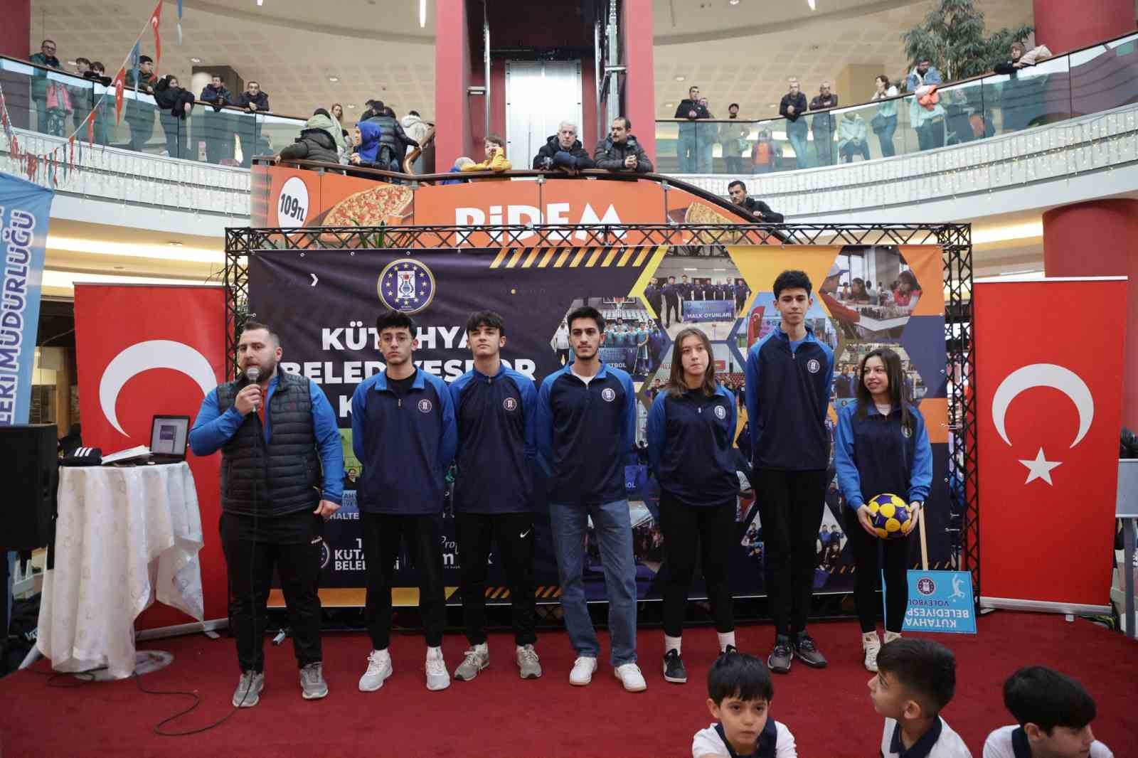 Kütahya Belediyespor Kulübü sporcuları hünerlerini sergiledi
