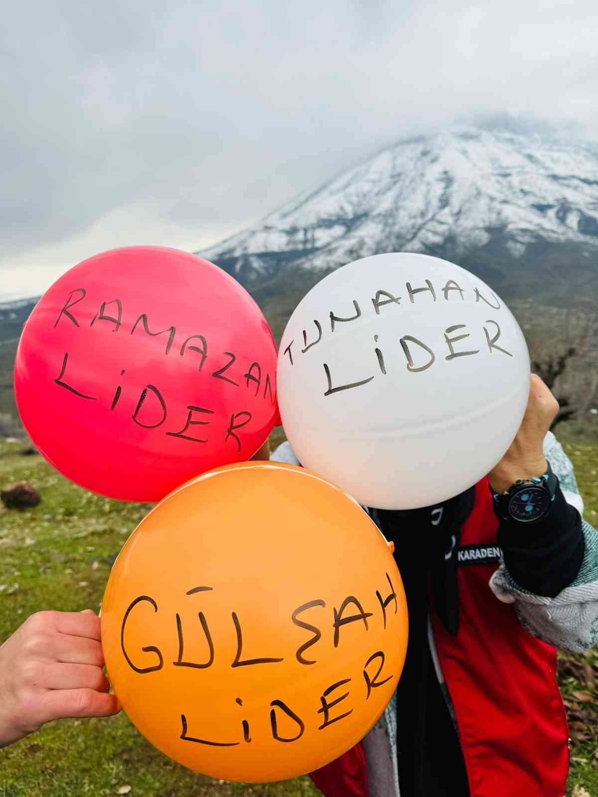 Derecikli öğrenciler depremde hayatını kaybedenleri andı