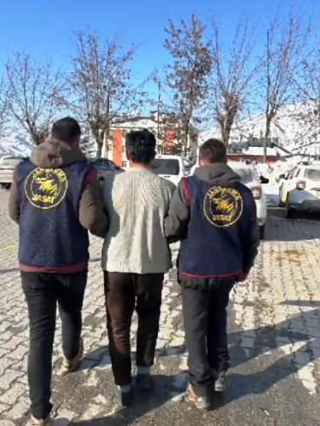 &rsquo;Kasten &ouml;ld&uuml;rme&rsquo; su&ccedil;undan 11 yıldır aranan şahıs yakalandı
