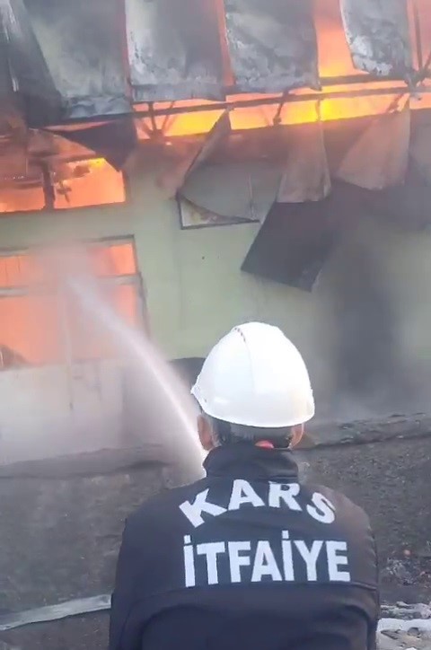 Kars sebze halinde yangın