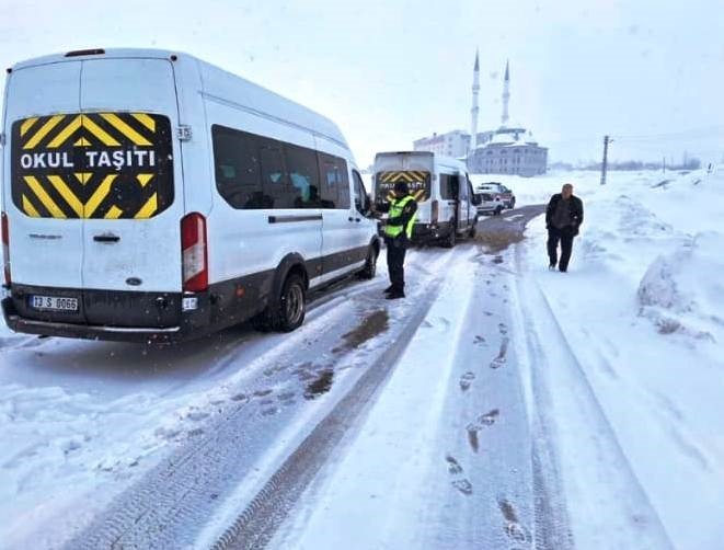 Bitlis&rsquo;teki okul servisleri denetlendi
