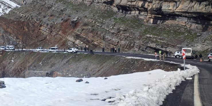 Şırnak&rsquo;ta iki aracın karıştığı kazada 8 kişi yaralandı
