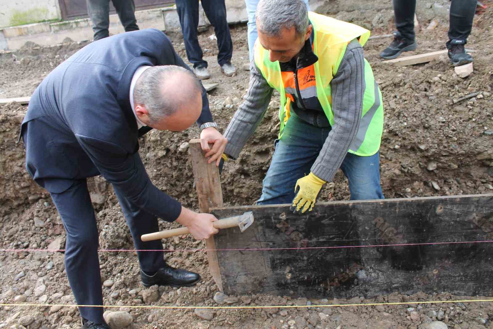 Batman’da ’Çevre ve İklim Dostu Sokak Projesi’nde ilk çivi çakıldı