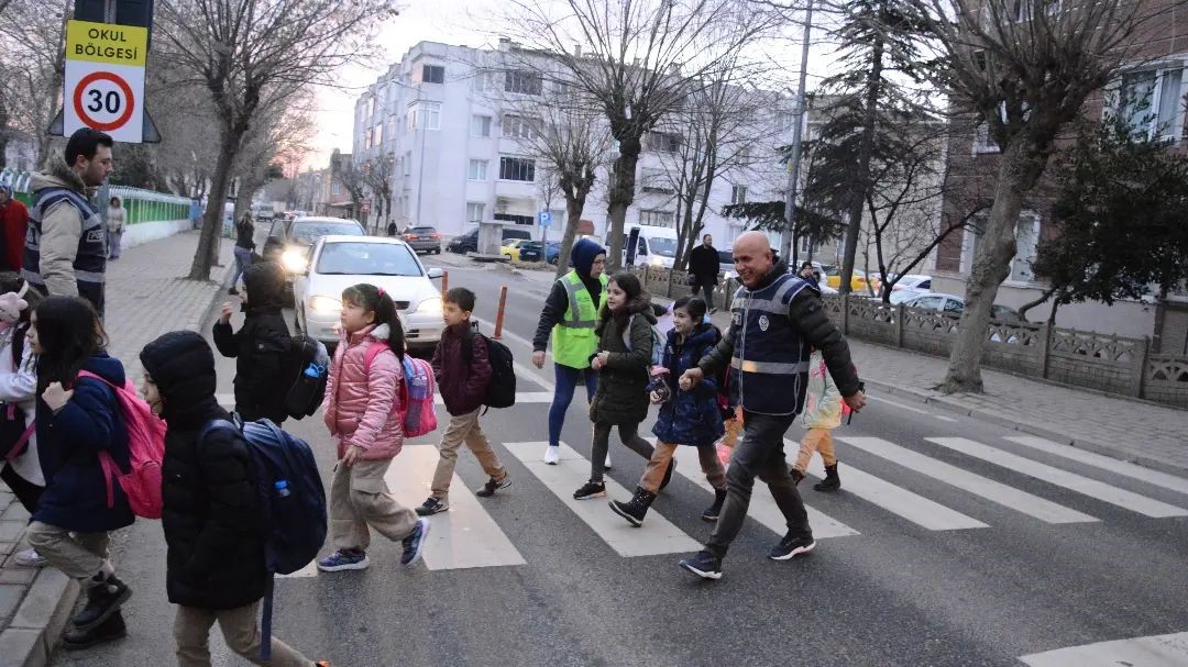Kırklareli&rsquo;de okul servisleri ile &ccedil;evreleri denetlendi
