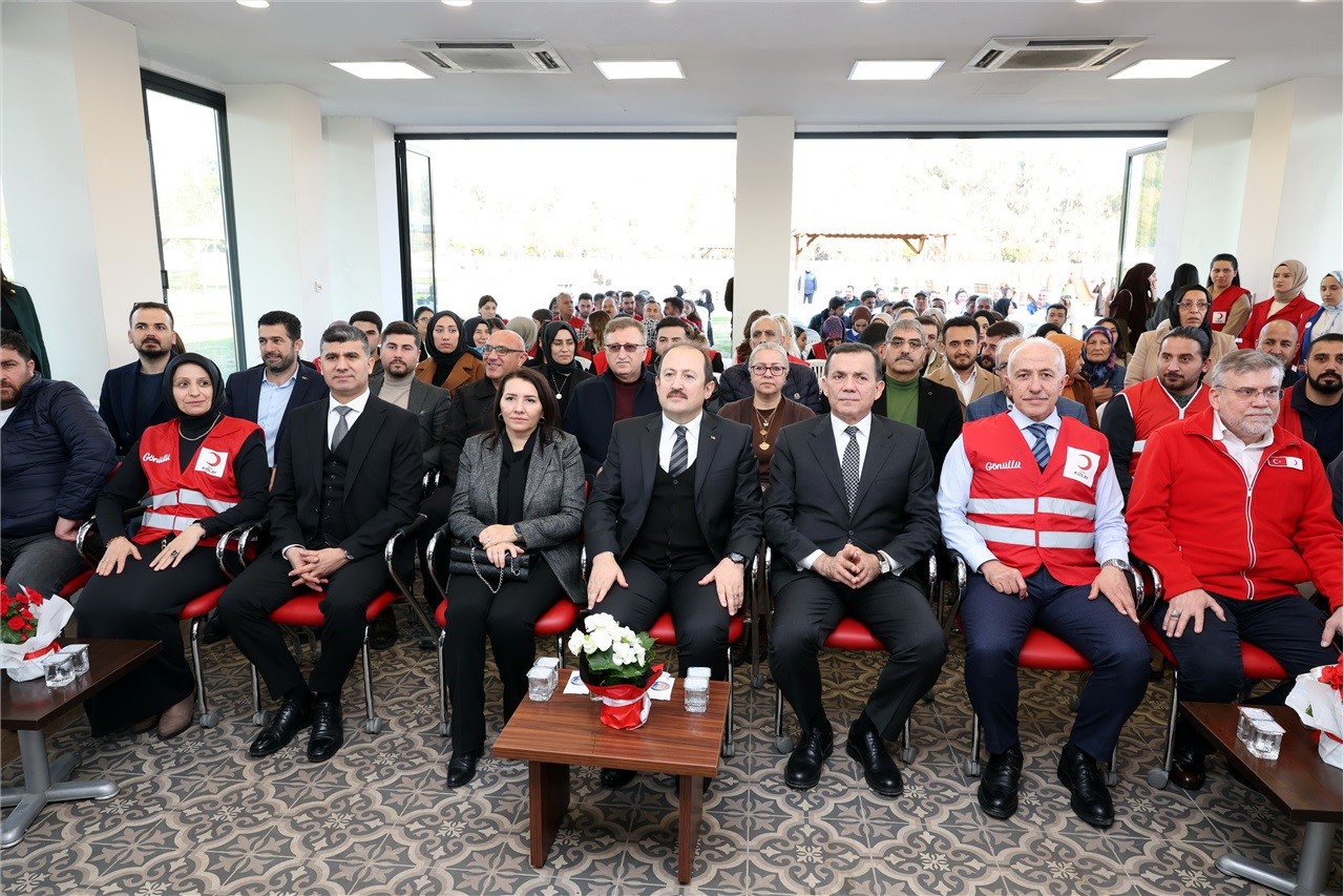 Başkan Gültak:"Mersin’de kentsel dönüşüme acil ihtiyaç var"
