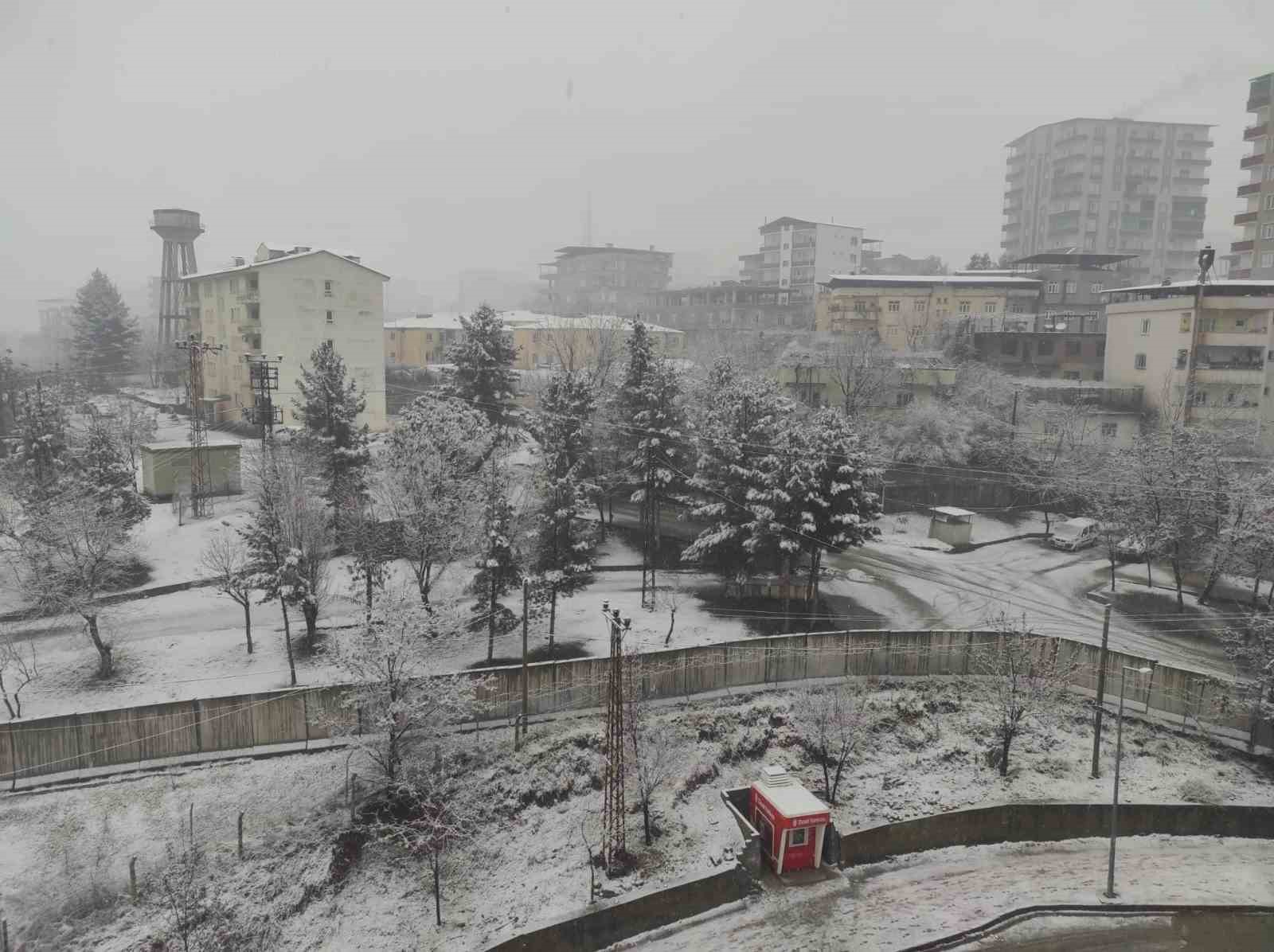 Batman’da 160 yerleşim yerinin yolu ulaşıma açıldı