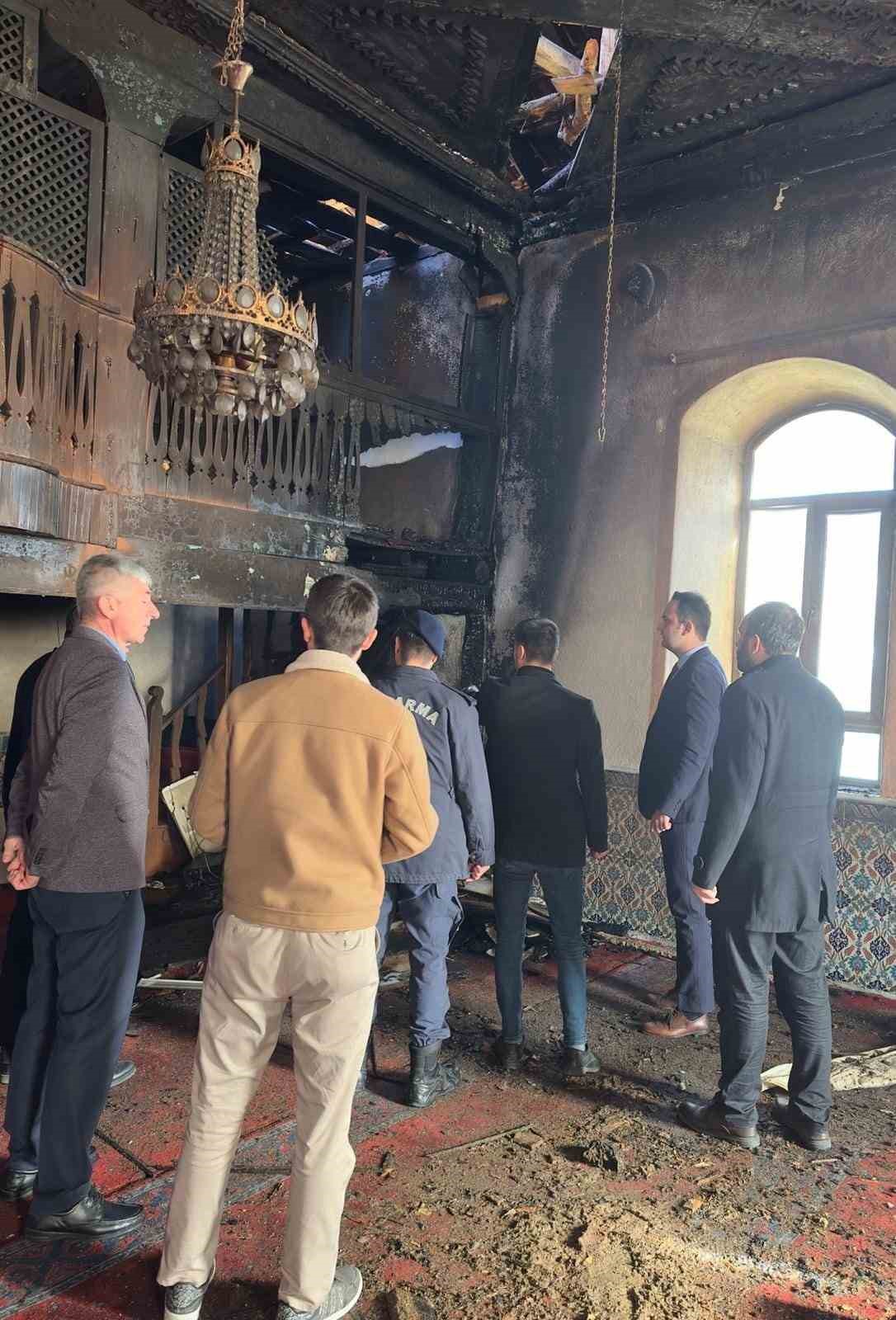 Kaymakam Demirci: “Köy camisindeki yangın sonucu oluşan zarar en kısa sürede karşılanacak”
