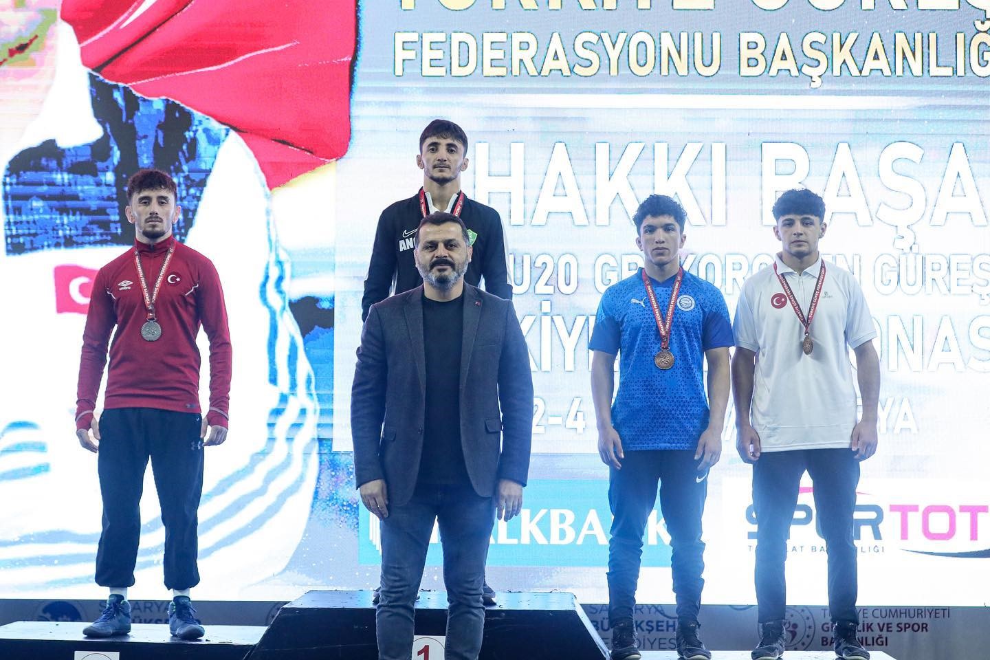 Enes Ülkü ve Servet Angi’den altın madalya