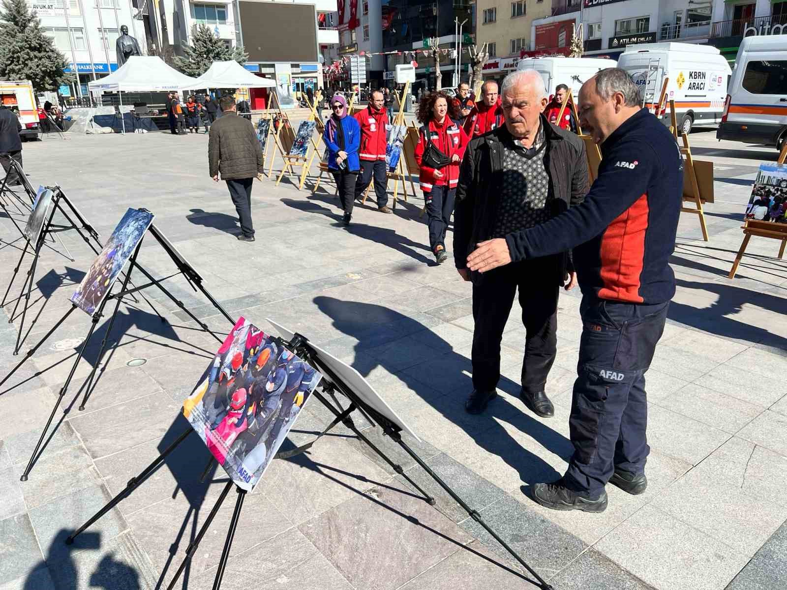 AFAD&rsquo;ın "Deprem Fotoğraf Sergisi" duygulandırdı
