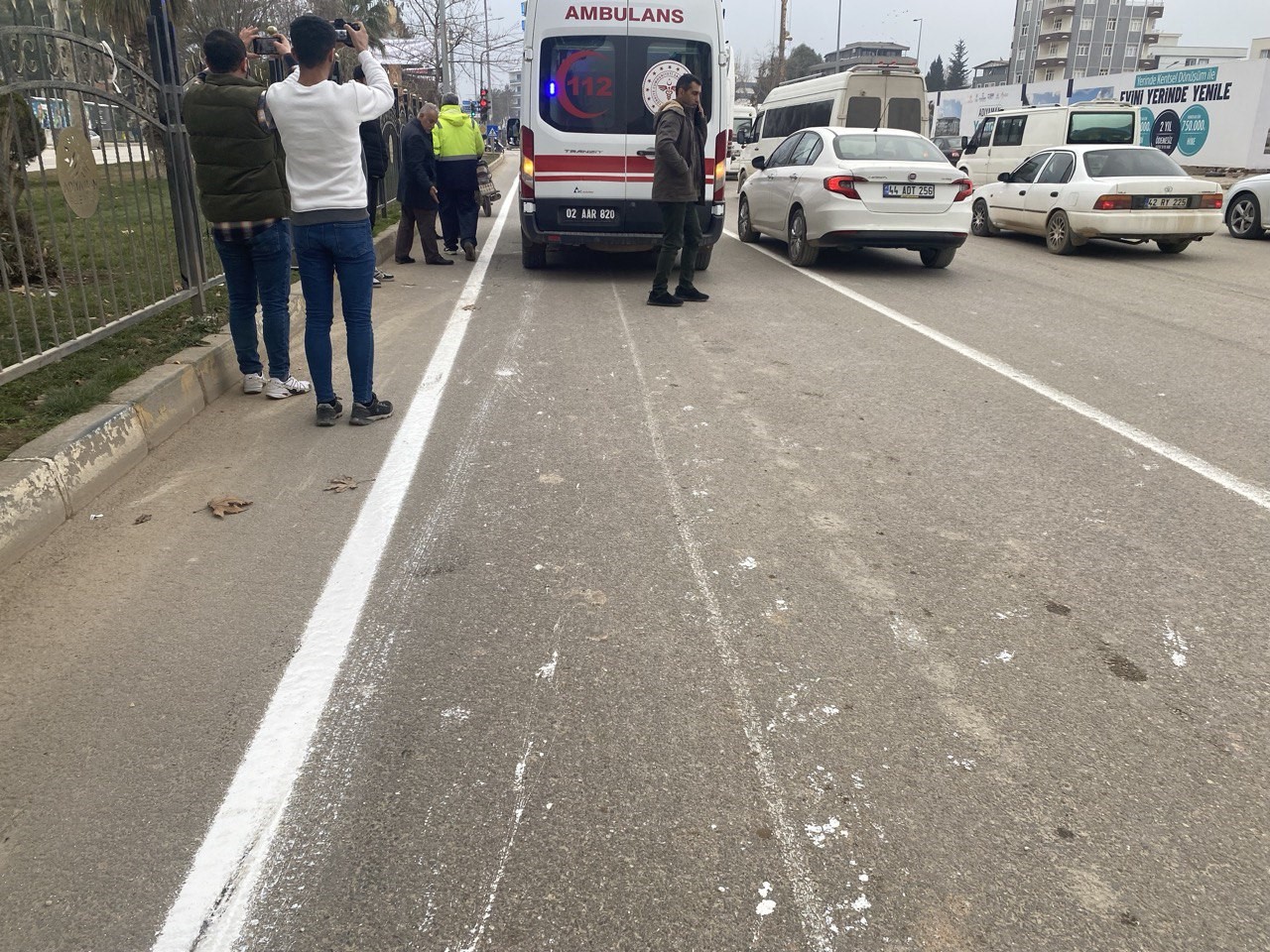 Yeni &ccedil;ekilen yol &ccedil;izgisi kazaya neden oldu
