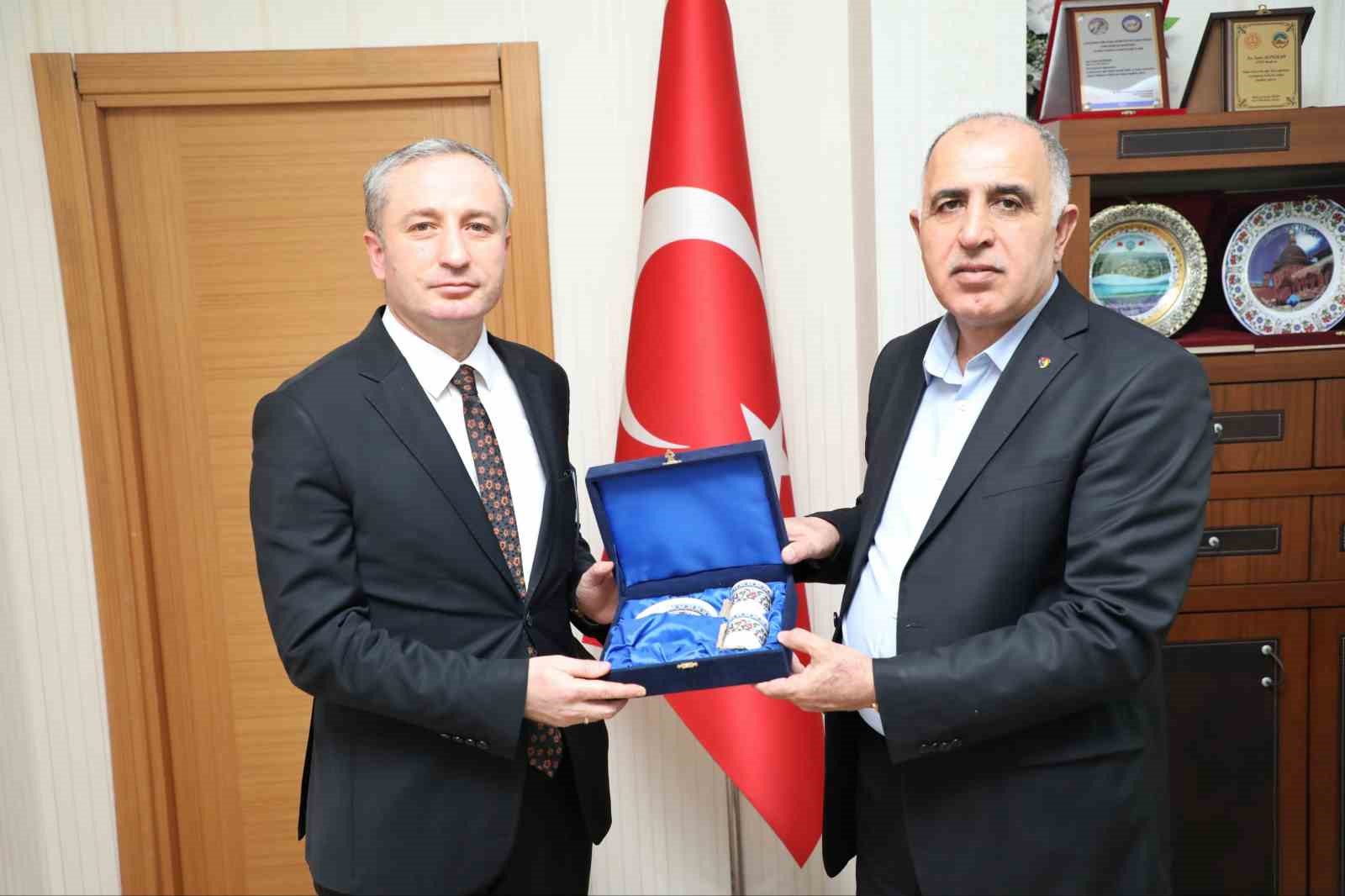 Ağrı’da ATSO’dan eğitime 100 bin liralık destek
