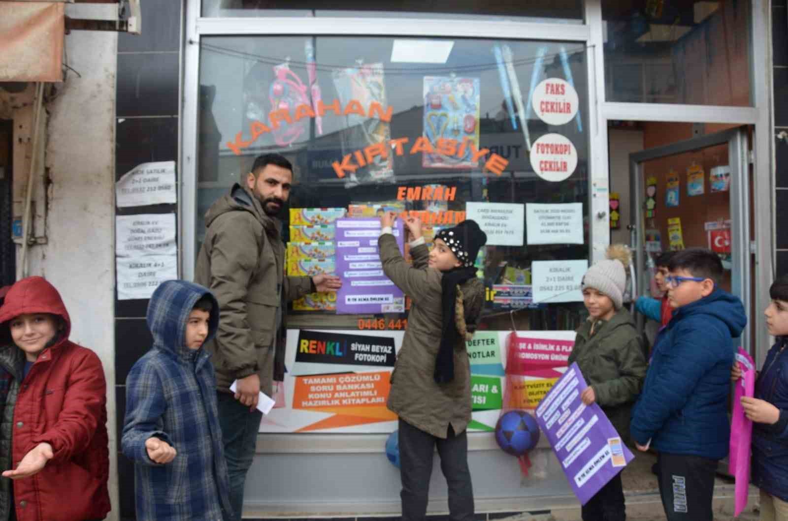 Minik &ouml;ğrencilerden b&uuml;y&uuml;klere deprem dersi
