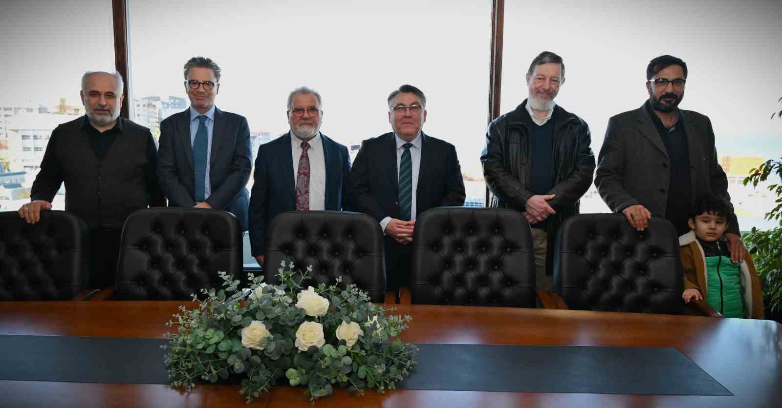 Bilim insanlarından Rekt&ouml;r &Ouml;z&ouml;l&ccedil;er&rsquo;e ziyaret
