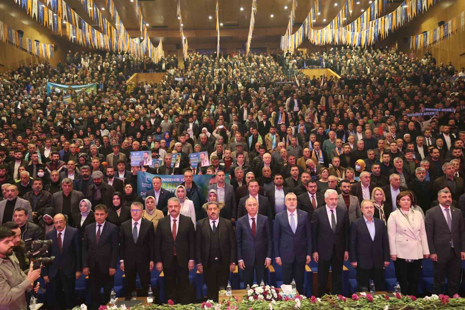 AK Parti Genel Başkanvekili Ala: "Biz &ouml;n&uuml;m&uuml;ze siyasi otoban yaparız ve yeni bir anayasayla da T&uuml;rkiye&rsquo;yi ta&ccedil;landırırız&rdquo;
