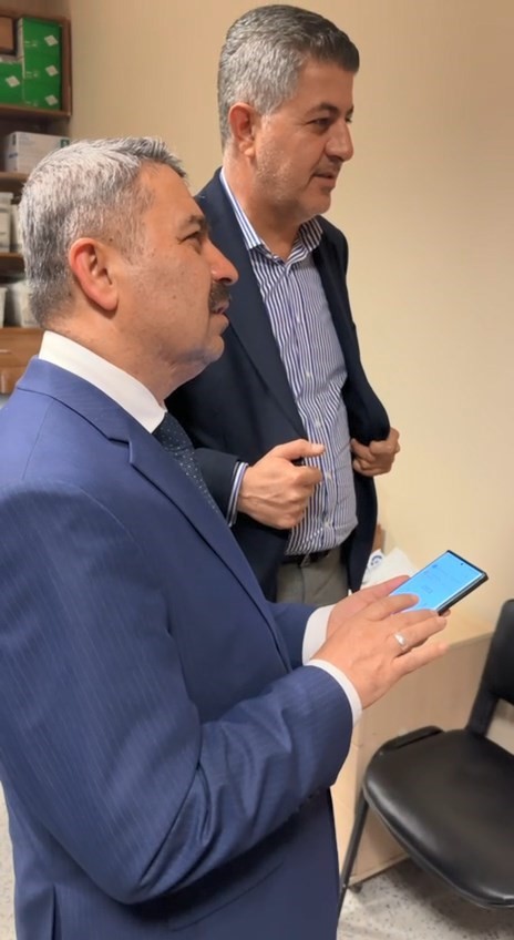 Tamamı boyanan hastanenin o duvarı boyanmadı
