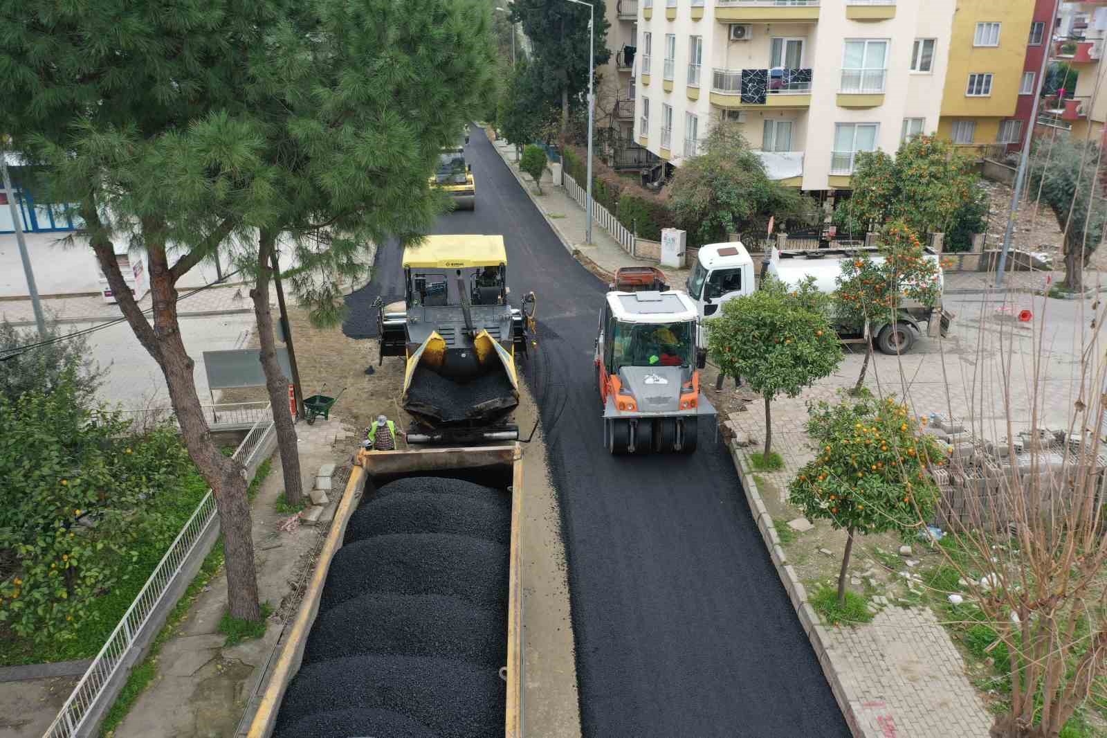 Aydın Büyükşehir Belediyesi Efeler’deki asfalt çalışmalarını sürdürüyor
