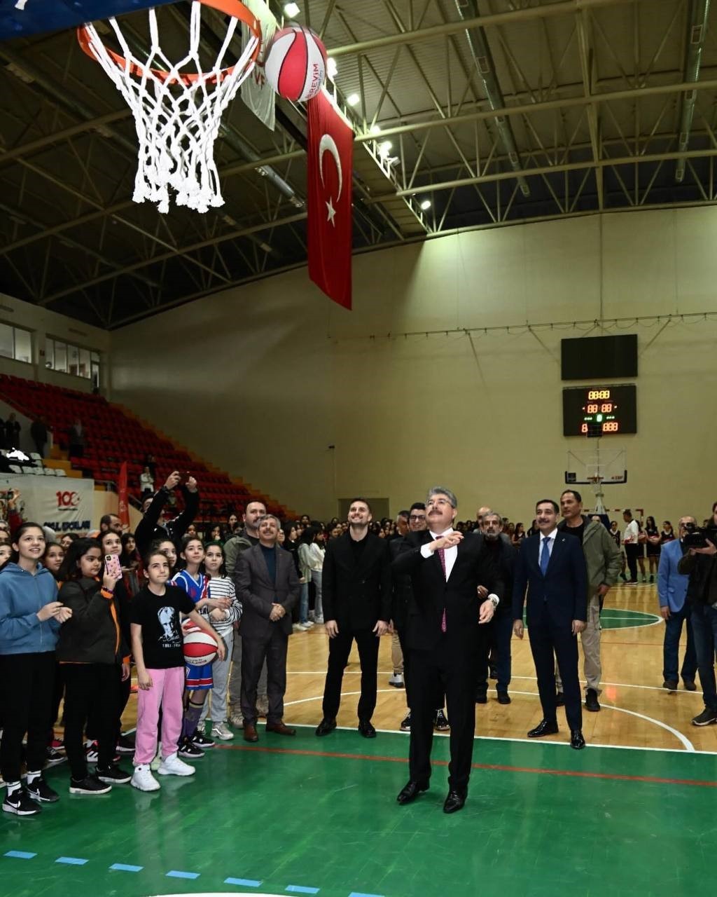 Beşiktaş Kadın Basketbol Takımı, depremzede öğrencilerle bir araya geldi
