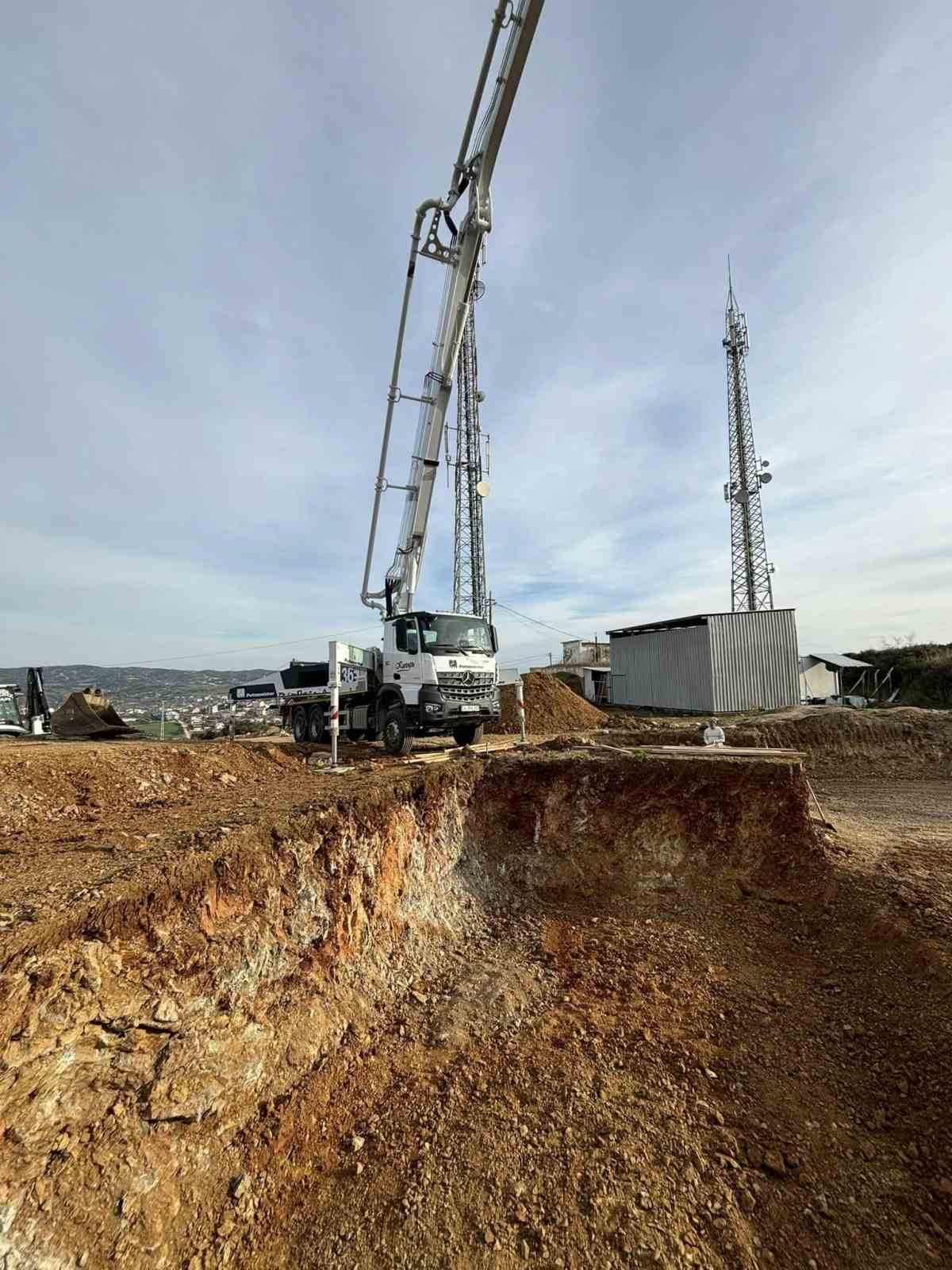 Karabiga&rsquo;da 1000 metrek&uuml;pl&uuml;k yeni su deposunun temeli atıldı
