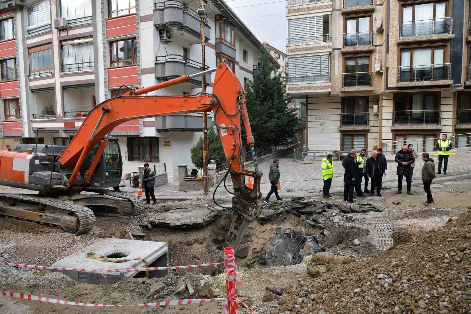 ASKİ’den yıllardır sel baskını yaşanan Barışyolu Caddesi’ne müdahale
