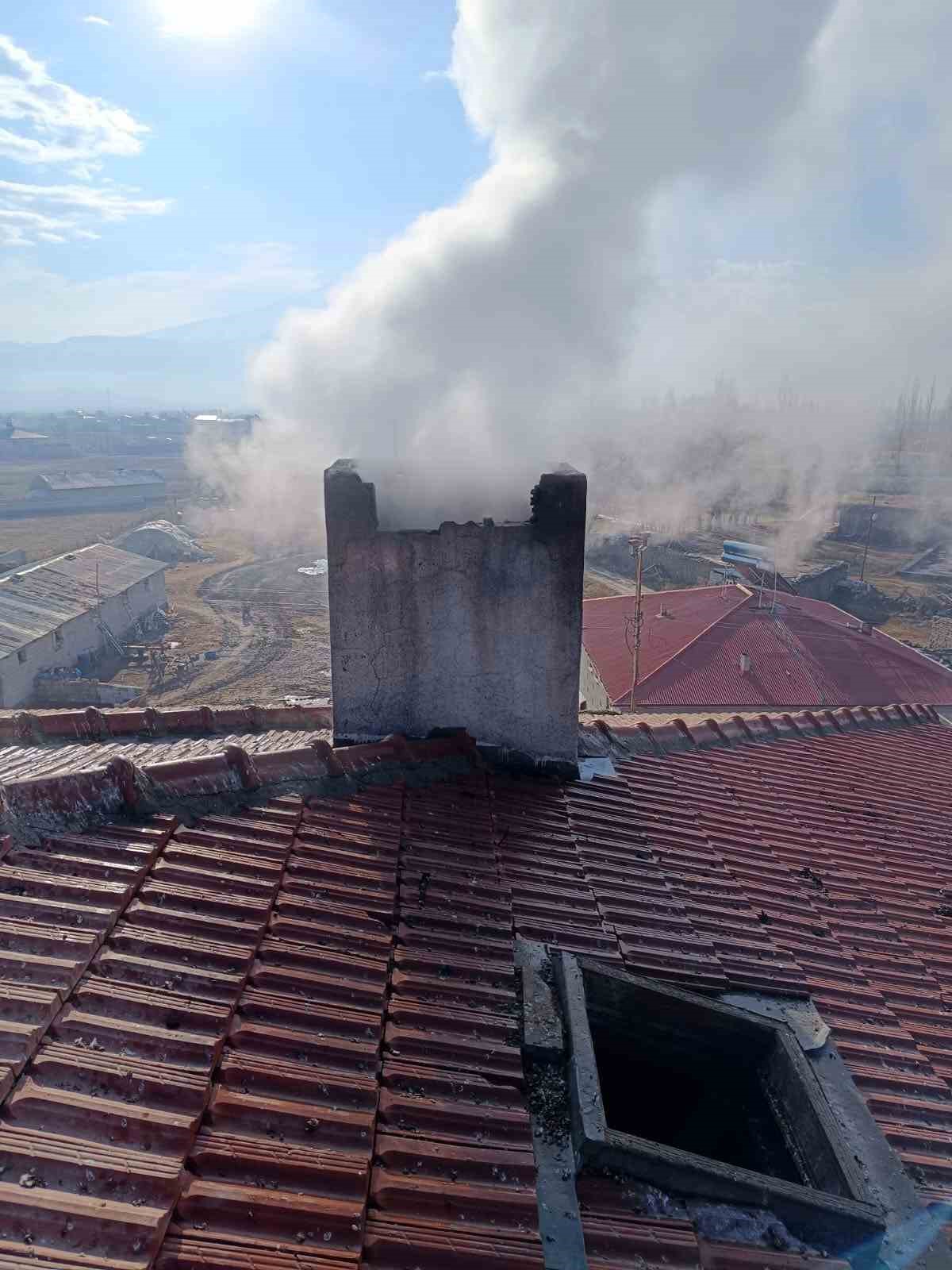 Iğdır’da okulda yangın paniği
