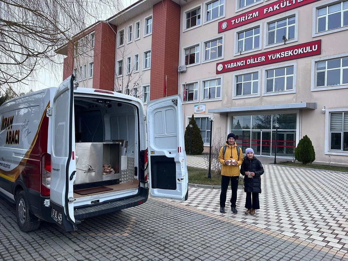 Kastamonu Belediyesi’nden her sabah üniversite öğrencilerine çorba ikramı

