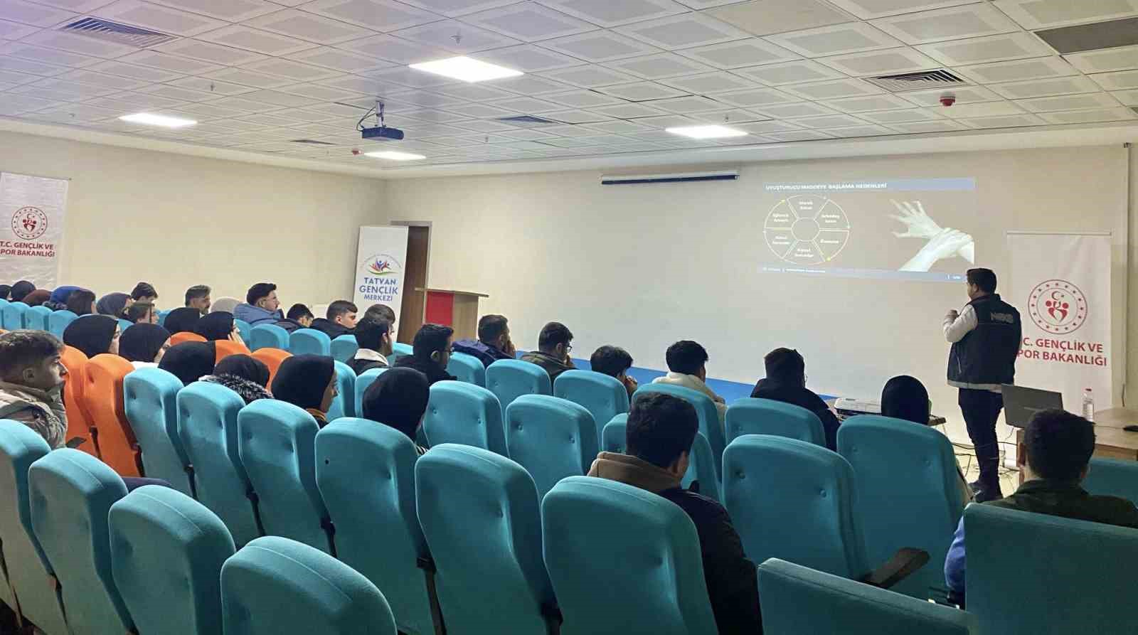 Tatvan&rsquo;da &lsquo;Narko Gen&ccedil;lik&rsquo; semineri d&uuml;zenlendi
