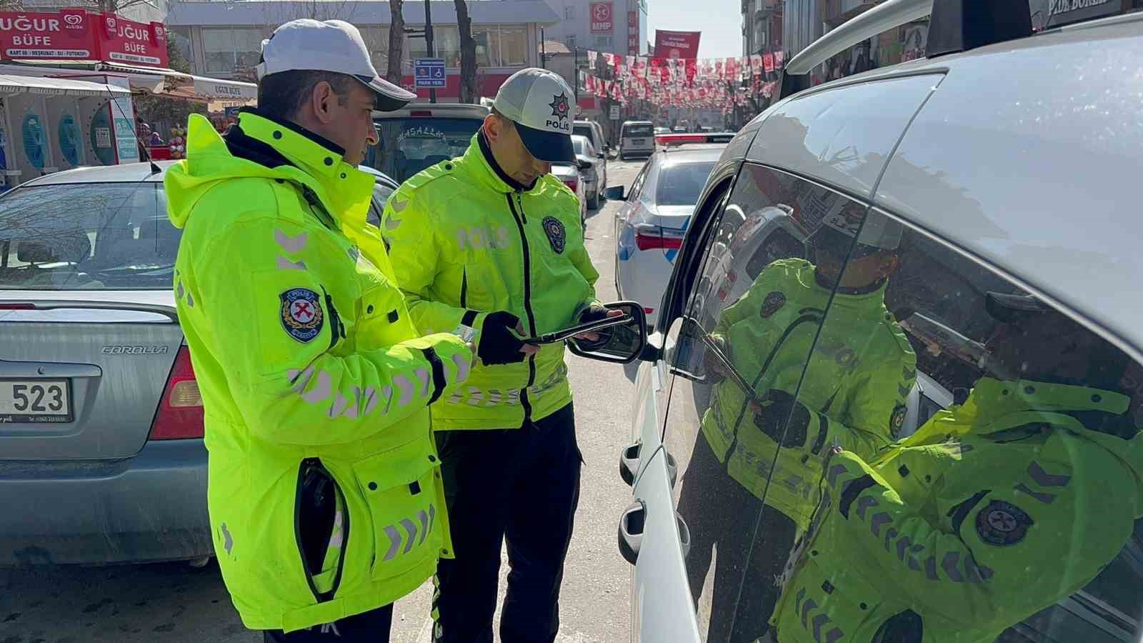 Aksaray’da 12 saatlik uygulamada bin 200 araç denetlendi