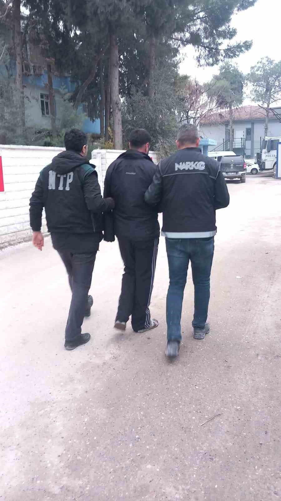 Suruç’ta uyuşturucu ticaretinden aranan şüpheli yakalandı