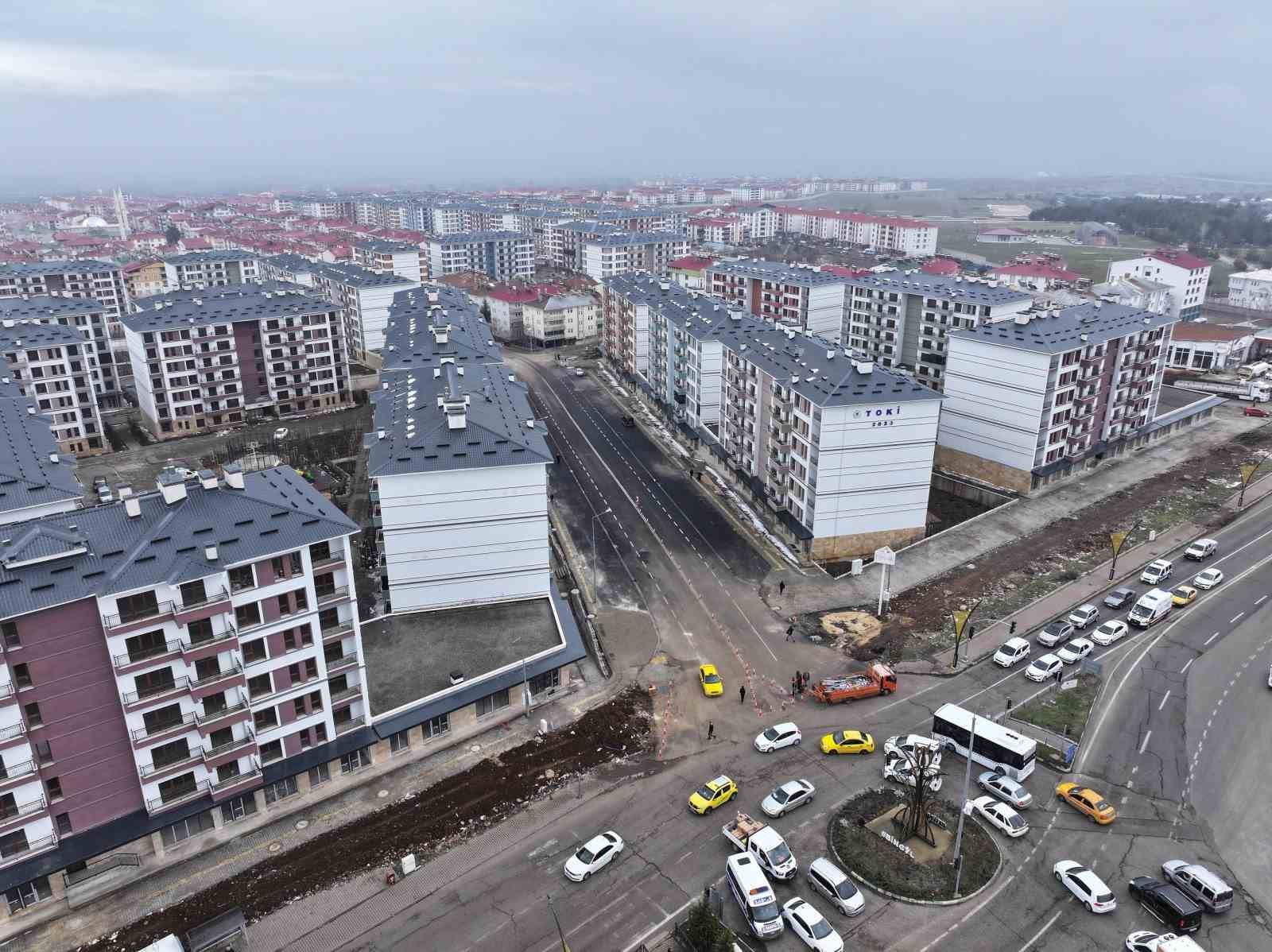 Kentsel d&ouml;n&uuml;ş&uuml;m alanındaki yollar trafiğe a&ccedil;ıldı

