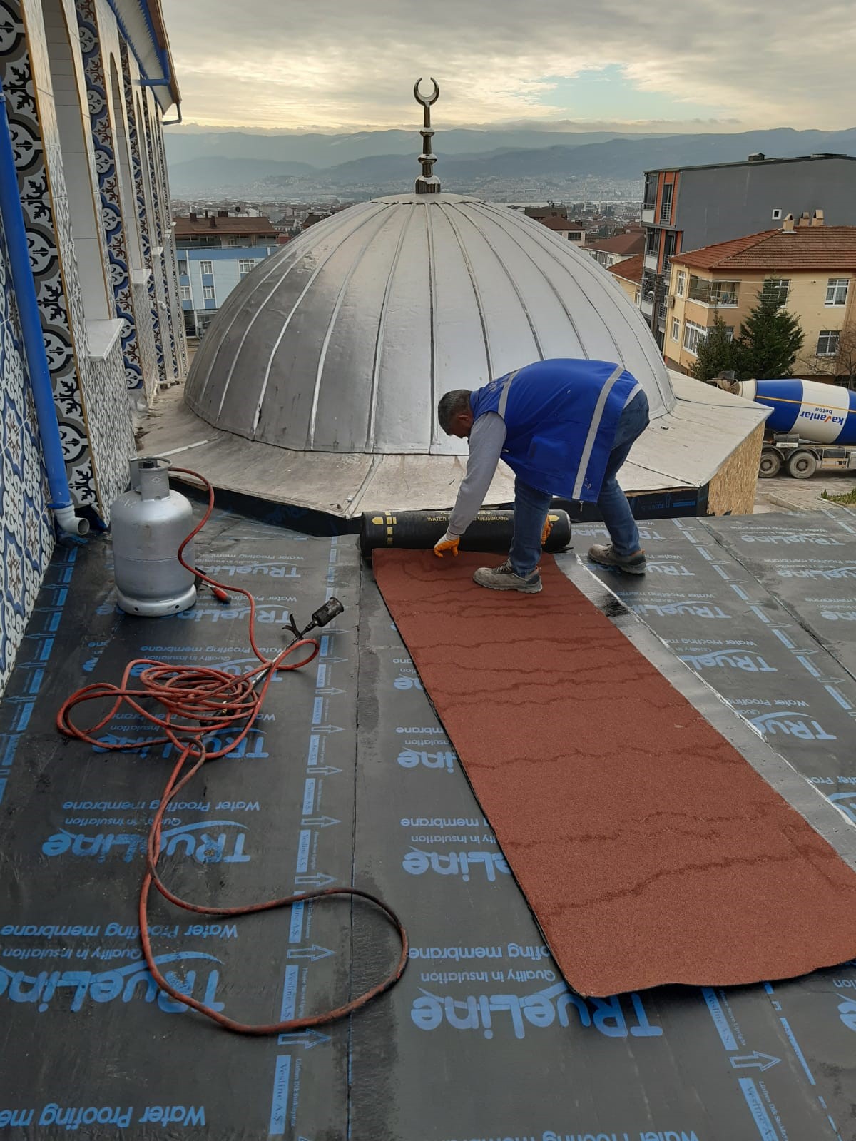 K&ouml;rfez&rsquo;de ibadethanelerin eksiklikleri gideriliyor
