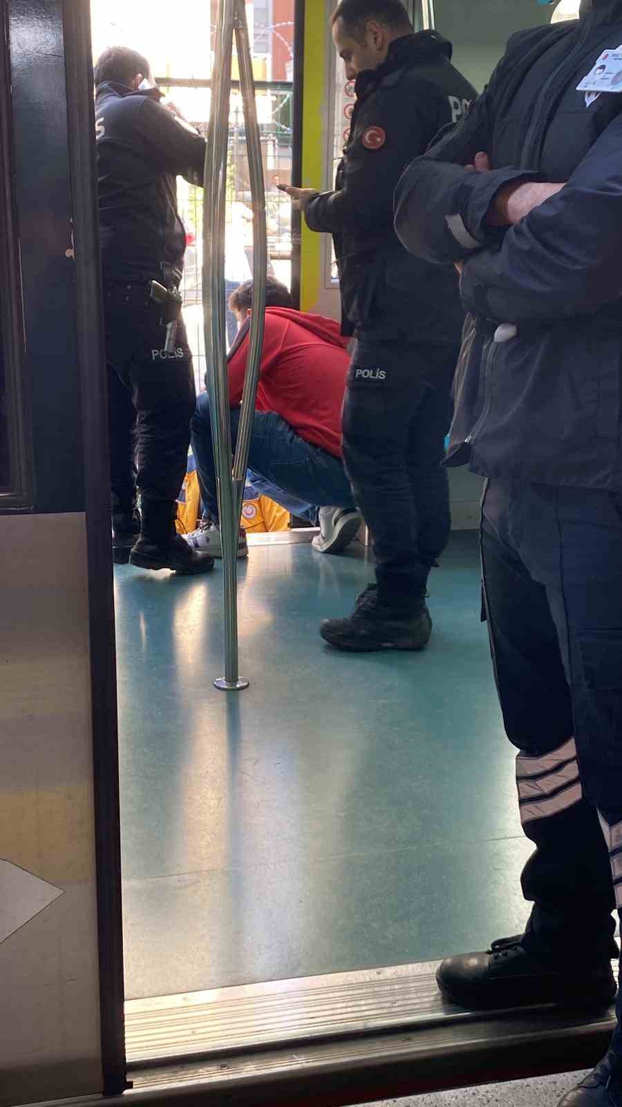 Marmaray’da bir kişi raylara atlayarak intihar etti