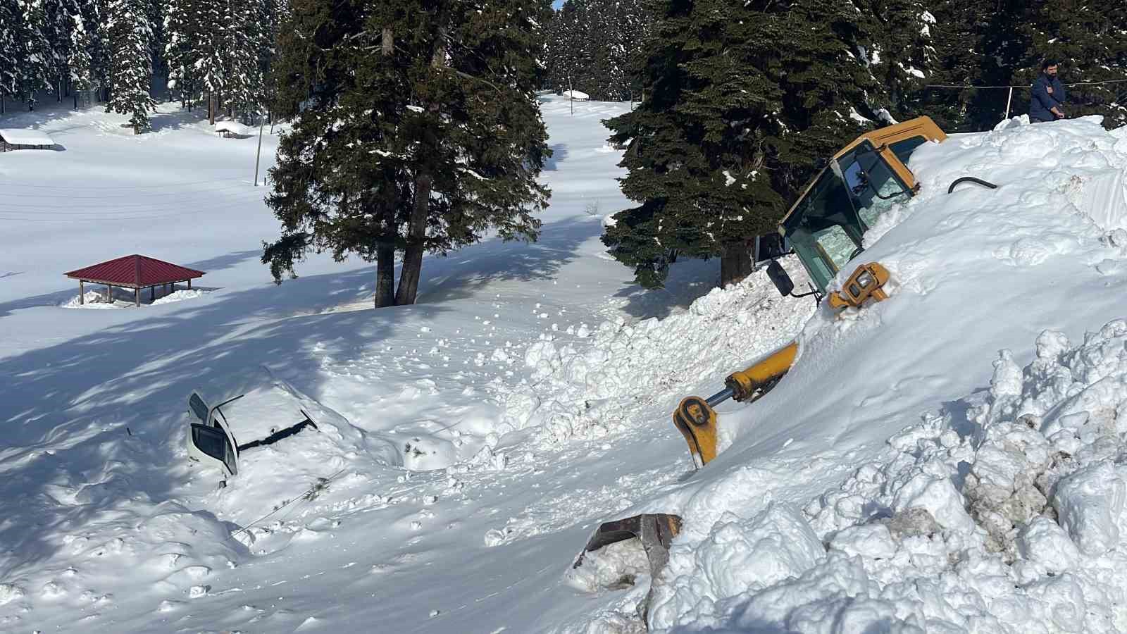 Artvin’de çığ altında hayatını kaybeden operatörü kurtartmaya giden arama kurtarma personeli yaşadıkları o anları anlattı