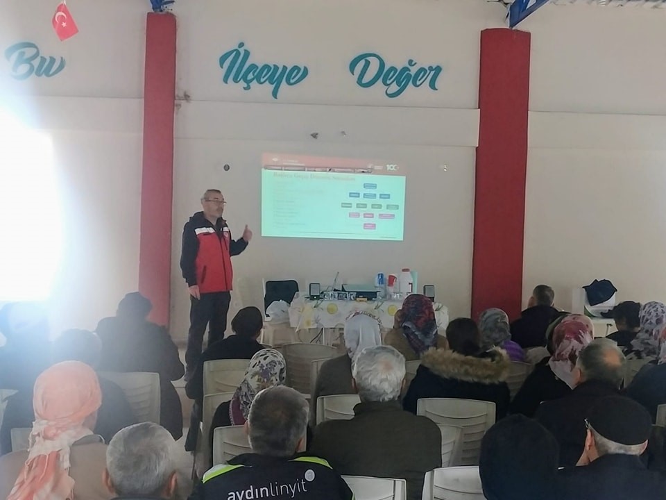 Koçarlılı üreticilere ’sağım hijyeni’ eğitimi verildi
