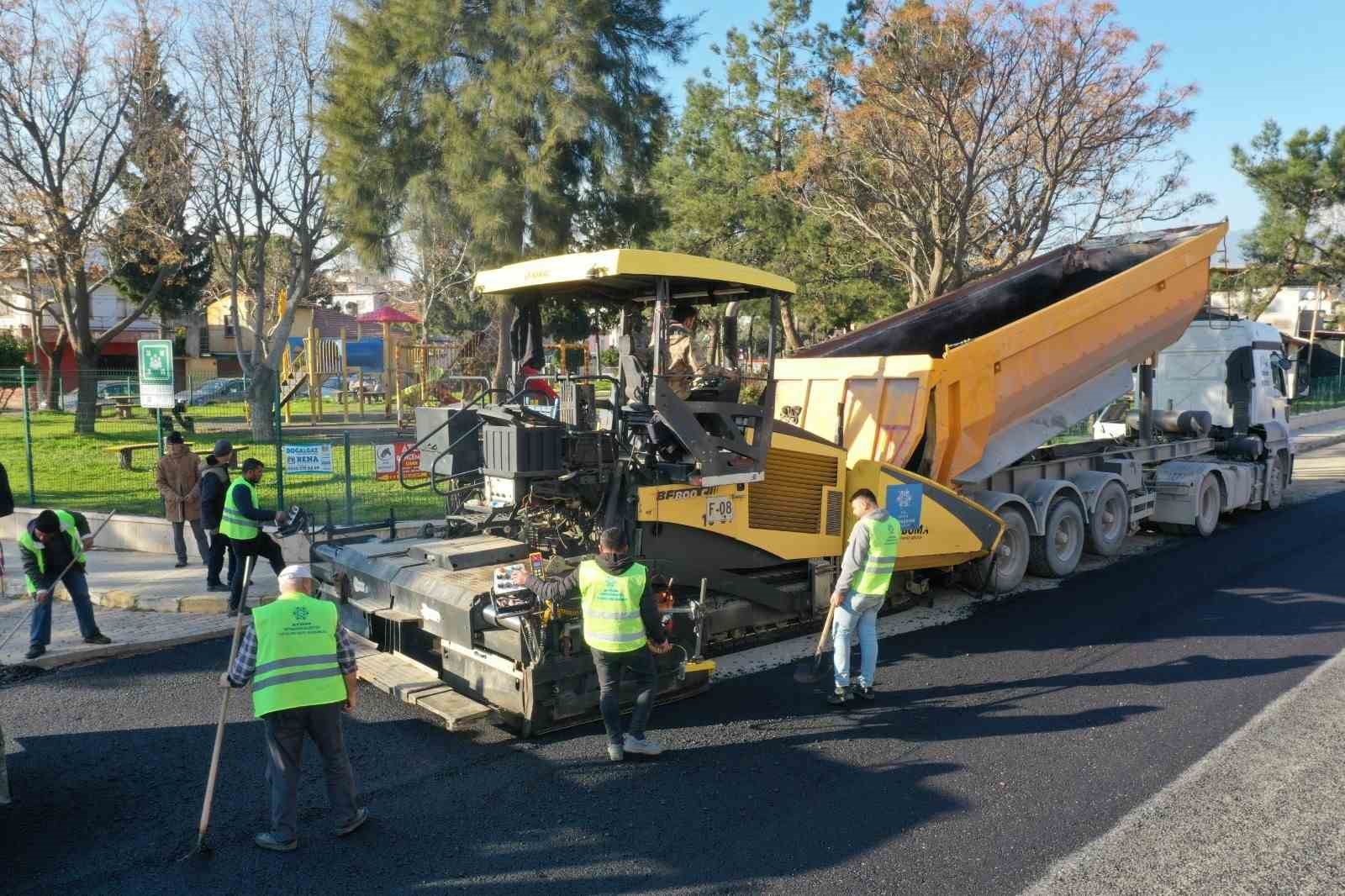 Aydın Büyükşehir Belediyesi’nin kent genelindeki asfalt çalışmaları sürdürüyor
