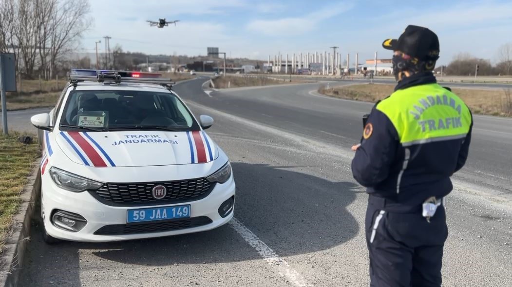 Dron destekli uygulamada s&uuml;r&uuml;c&uuml;lere ceza yağdı
