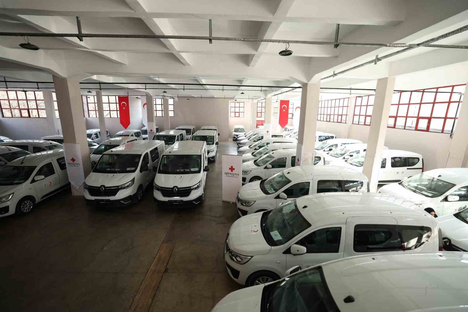 G&uuml;ney Kore&rsquo;nin deprem b&ouml;lgesine yardımları s&uuml;r&uuml;yor
