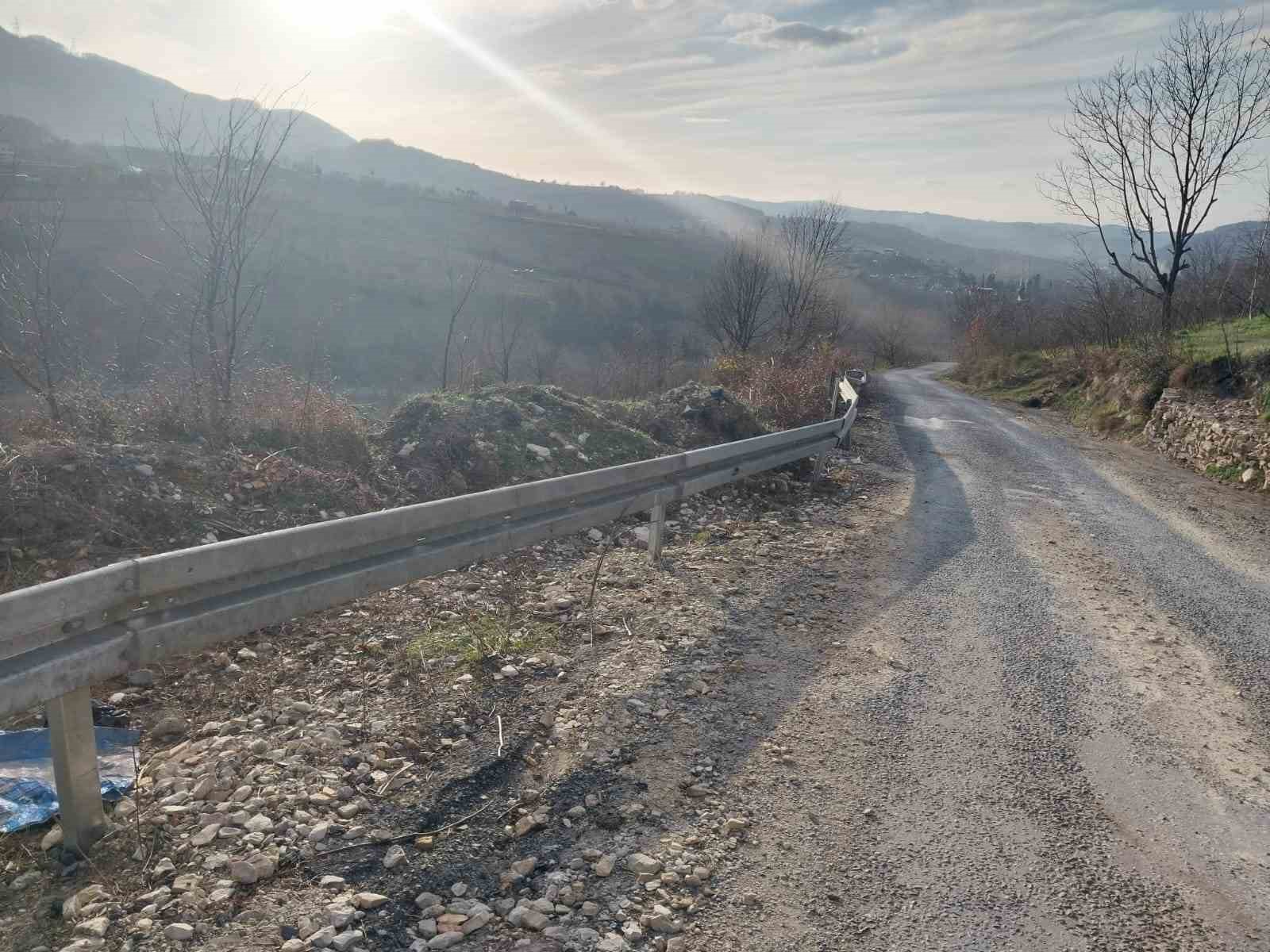 Alaplı’da tehlikeli yollara çelik bariyer yerleştiriliyor