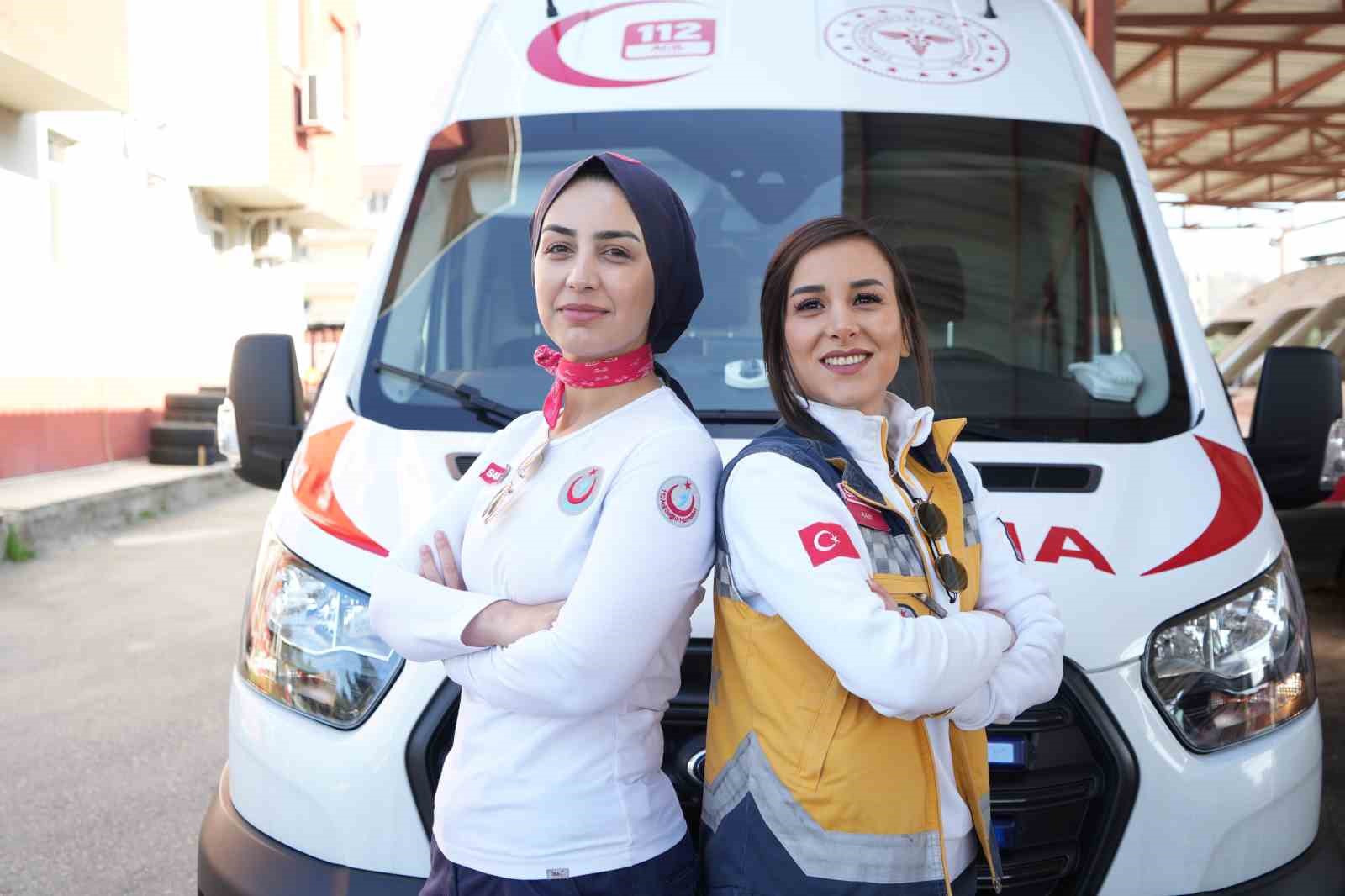 Samsun’un 2 kadın ambulans şoförü hayat kurtarmak için zamanla yarışıyor