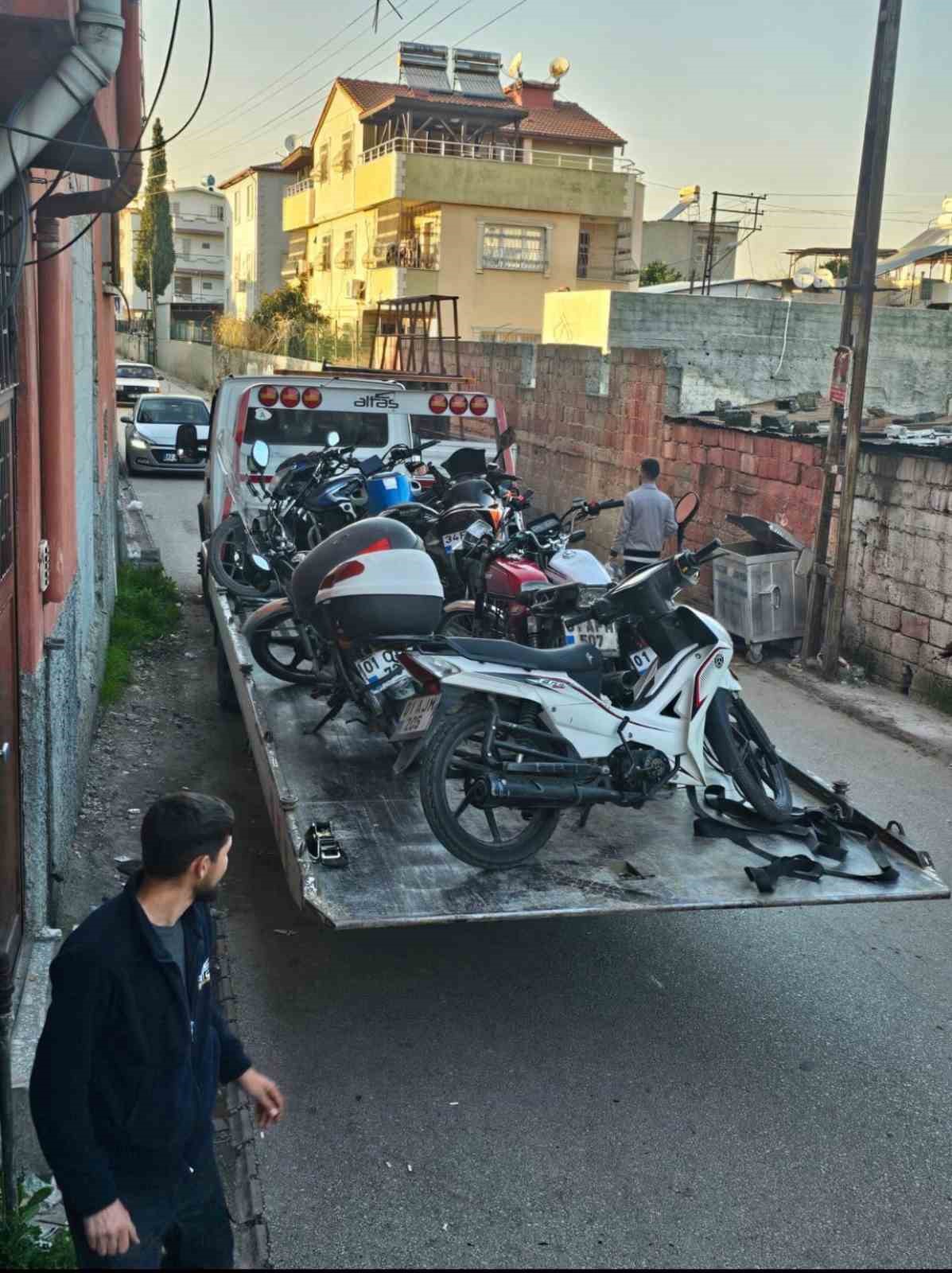 Adana’da motosiklet kullananlara sıkı denetim
