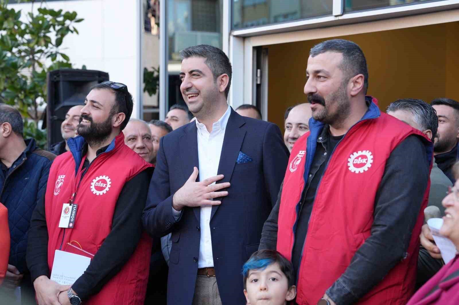 Kartal Belediyesi&rsquo;nde y&uuml;zler g&uuml;l&uuml;yor: İş&ccedil;i maaşlarına y&uuml;zde 65 zam
