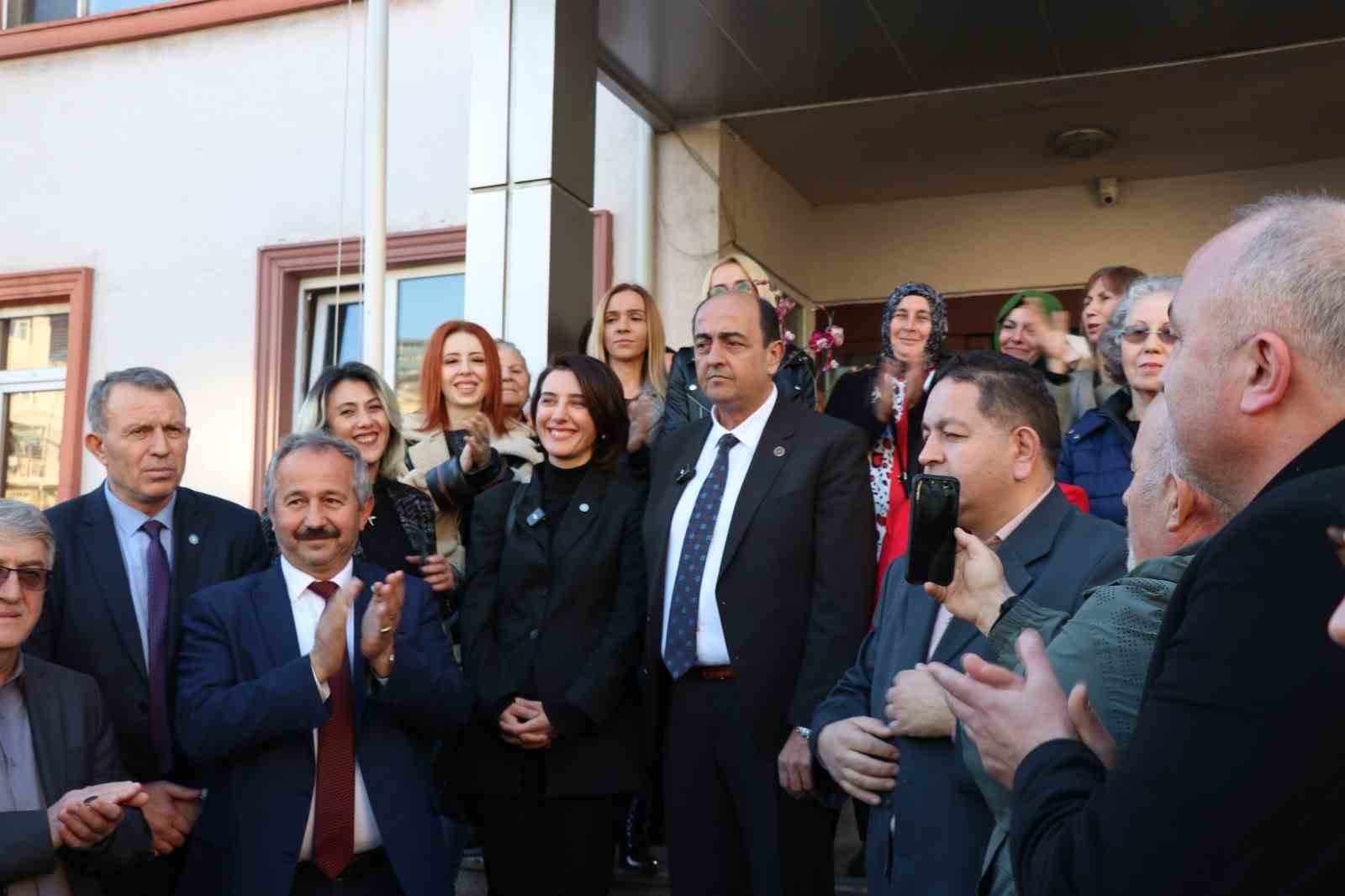 Demirtaş Gülüç’te İYİ Parti ile gövde gösterisi yaptı