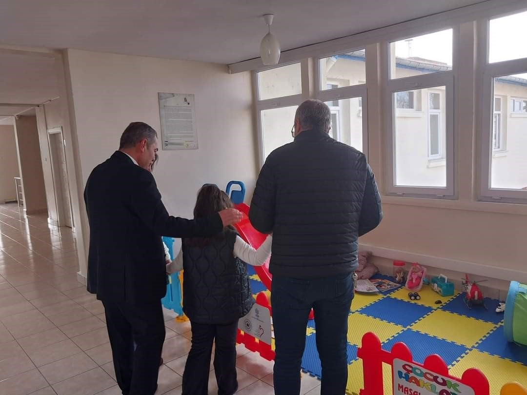 Kırklareli&rsquo;de bir &ccedil;ocuk koruyucu aileyle sıcak yuvaya kavuştu
