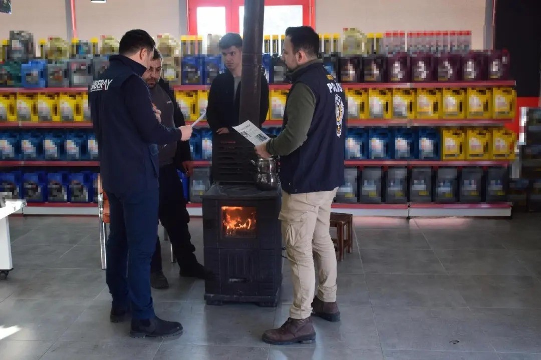 Polisten dolandırıcılara karşı uyarı
