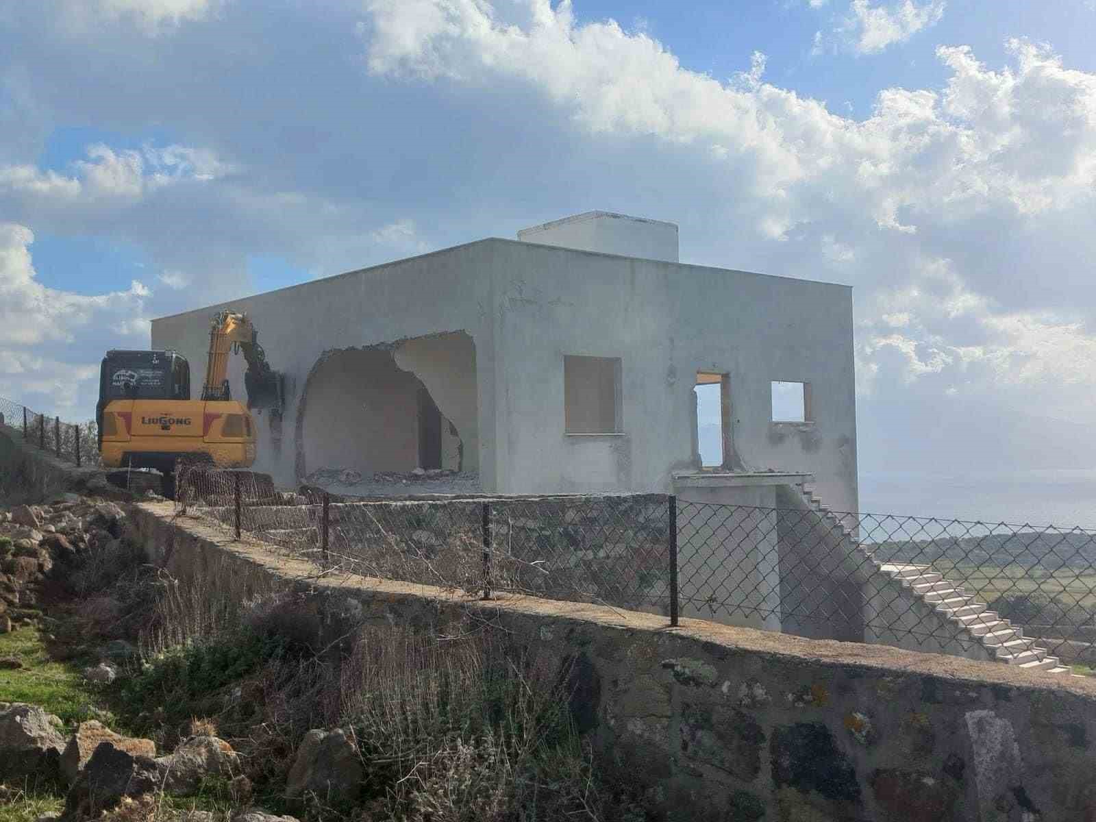 &Ccedil;anakkale&rsquo;de ka&ccedil;ak yapılar yıkılıyor
