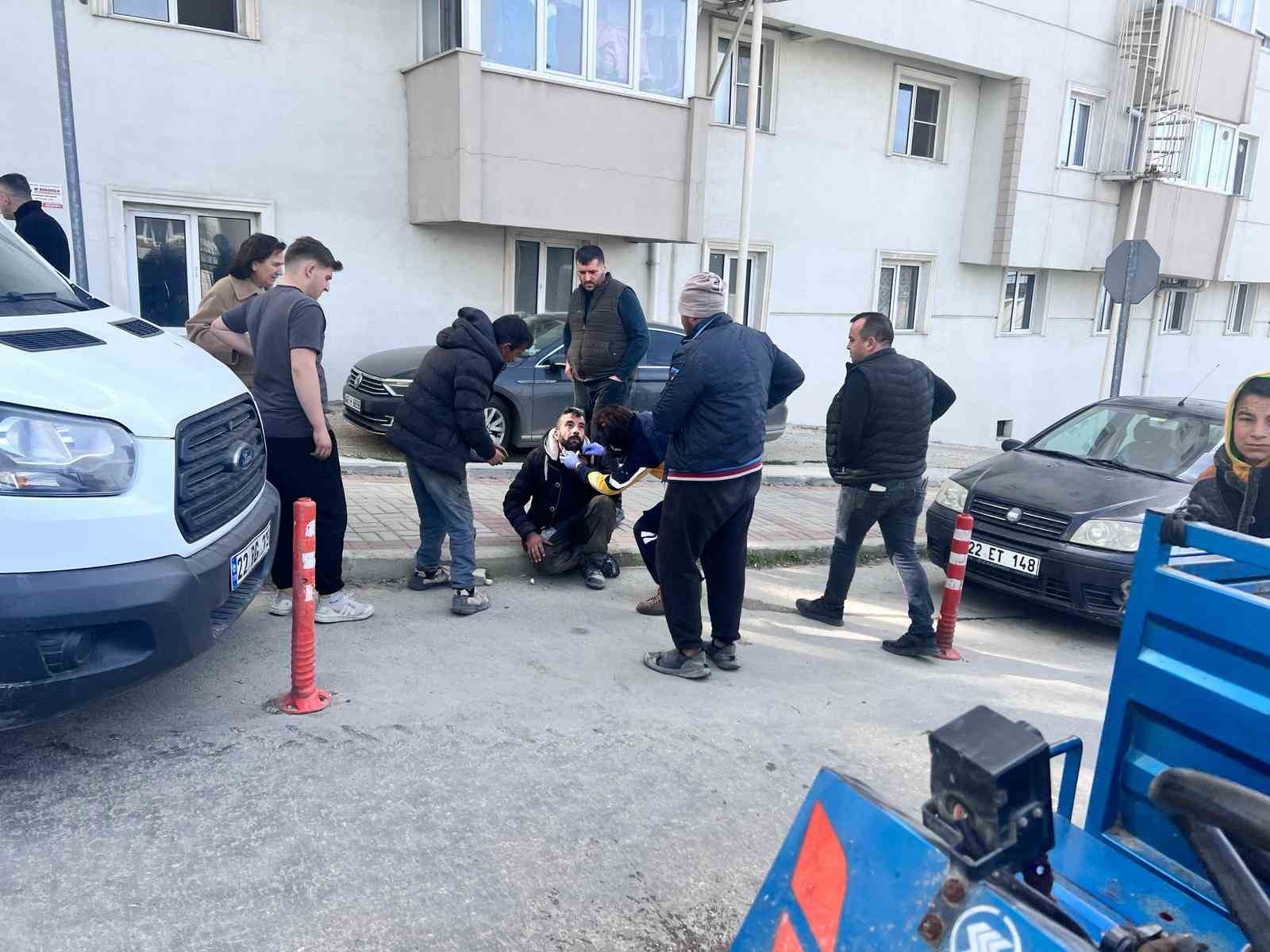 Şiddetli rüzgar nedeniyle aydınlatma direği aracın üzerine devirildi: 1 yaralı