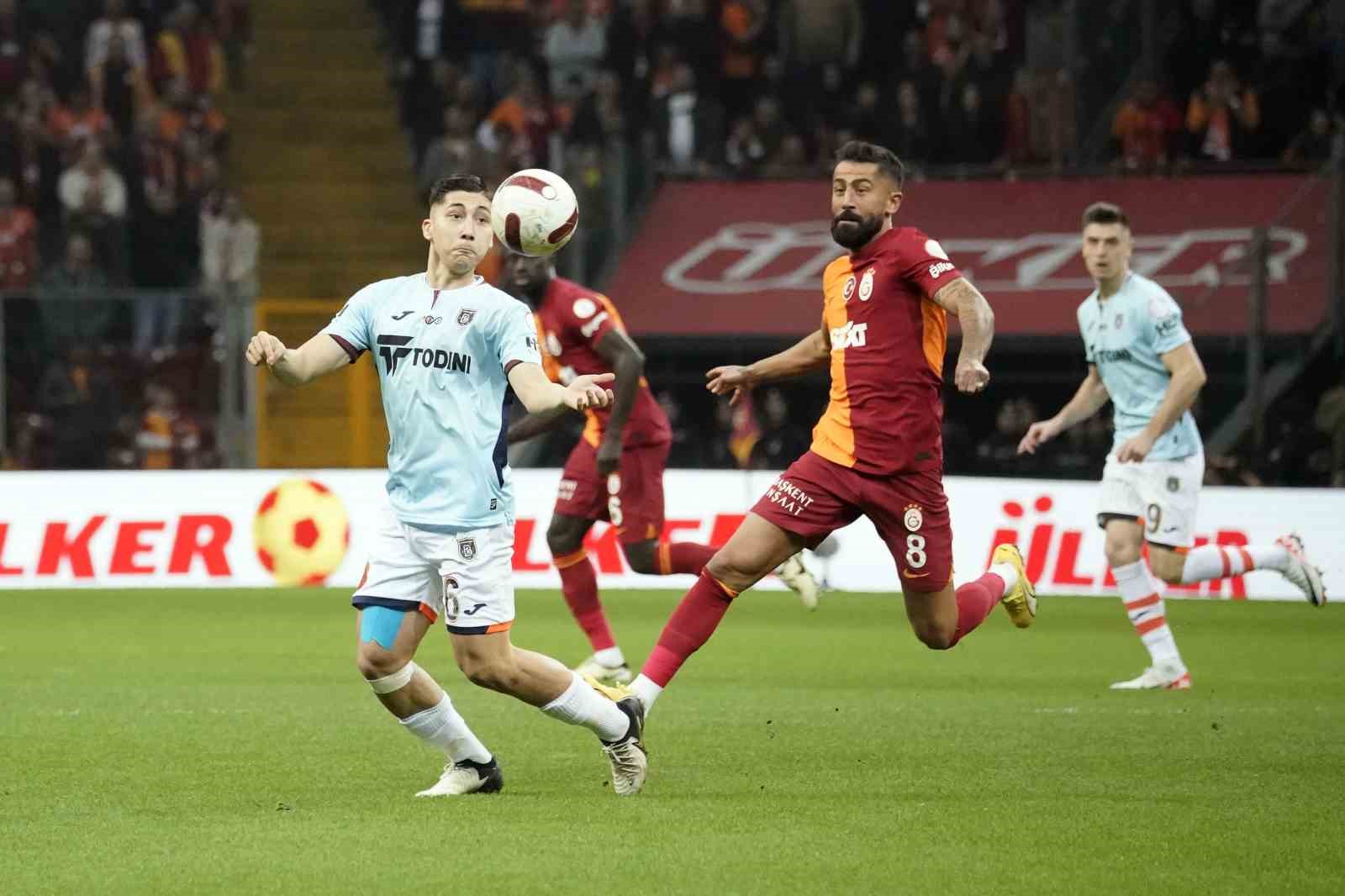 Trendyol Süper Lig: Galatasaray: 0 - RAMS Başakşehir: 0 (Maç devam ediyor)
