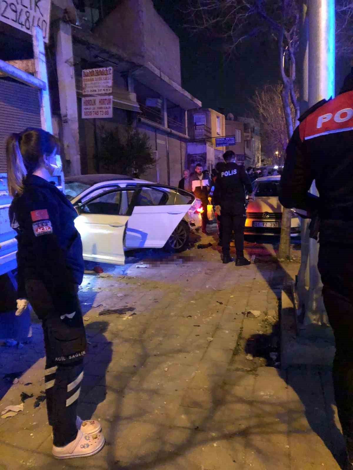 Adana&rsquo;da trafik kazası sonrası silahlar konuştu: 2 yaralı
